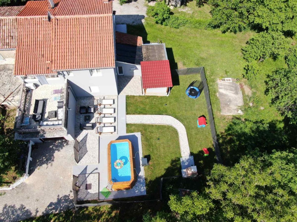 Apartman Goga With Pool And Jacuzzi لابين المظهر الخارجي الصورة