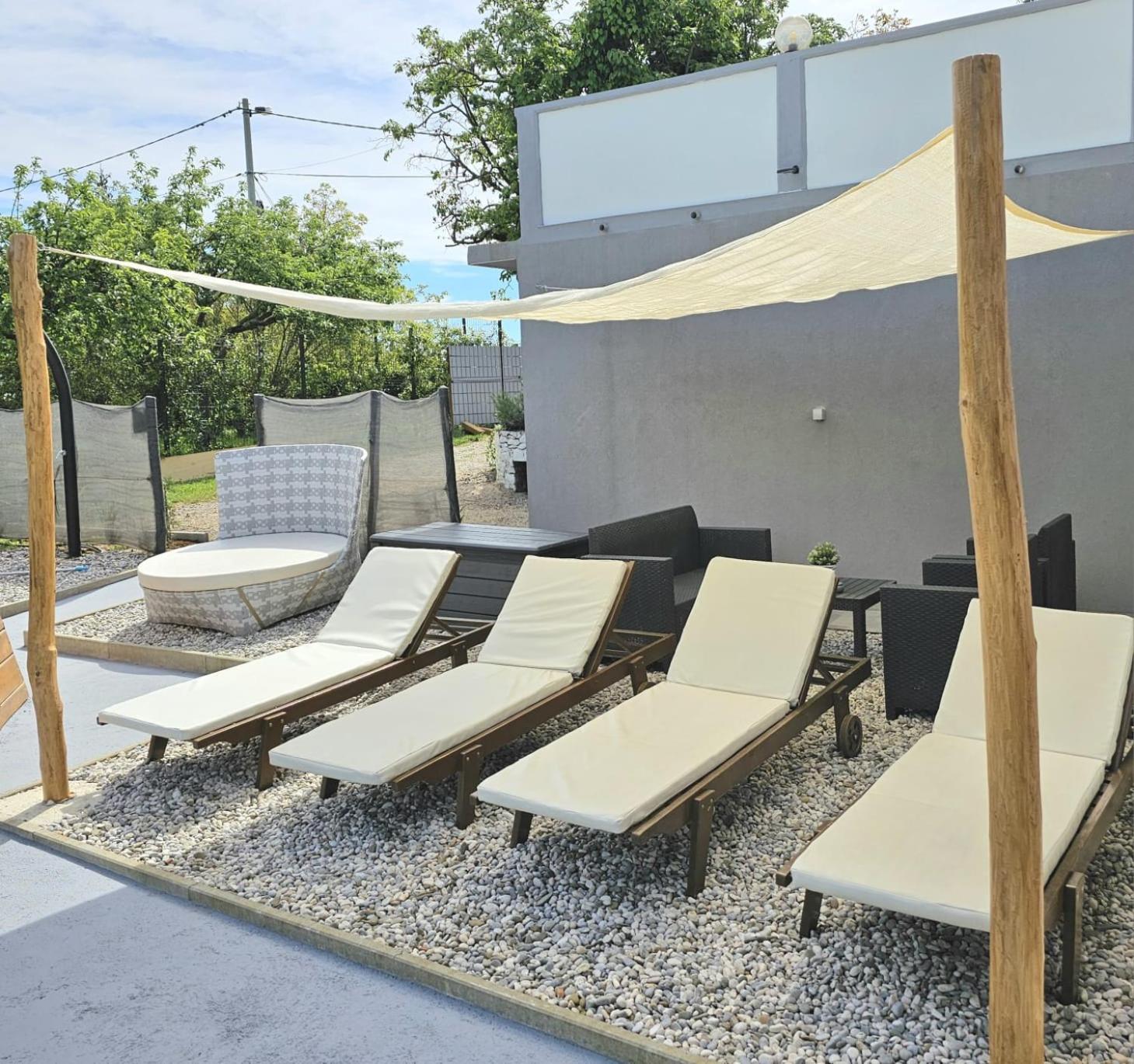 Apartman Goga With Pool And Jacuzzi لابين المظهر الخارجي الصورة