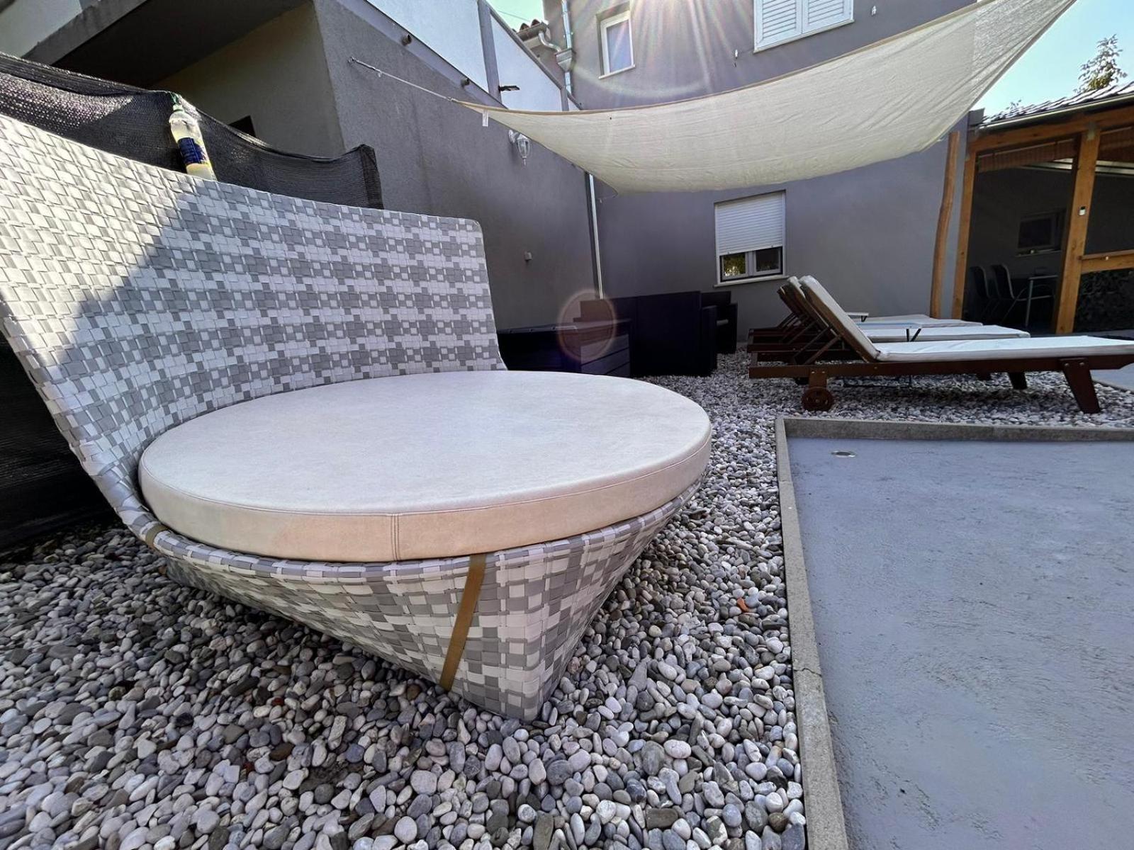 Apartman Goga With Pool And Jacuzzi لابين المظهر الخارجي الصورة