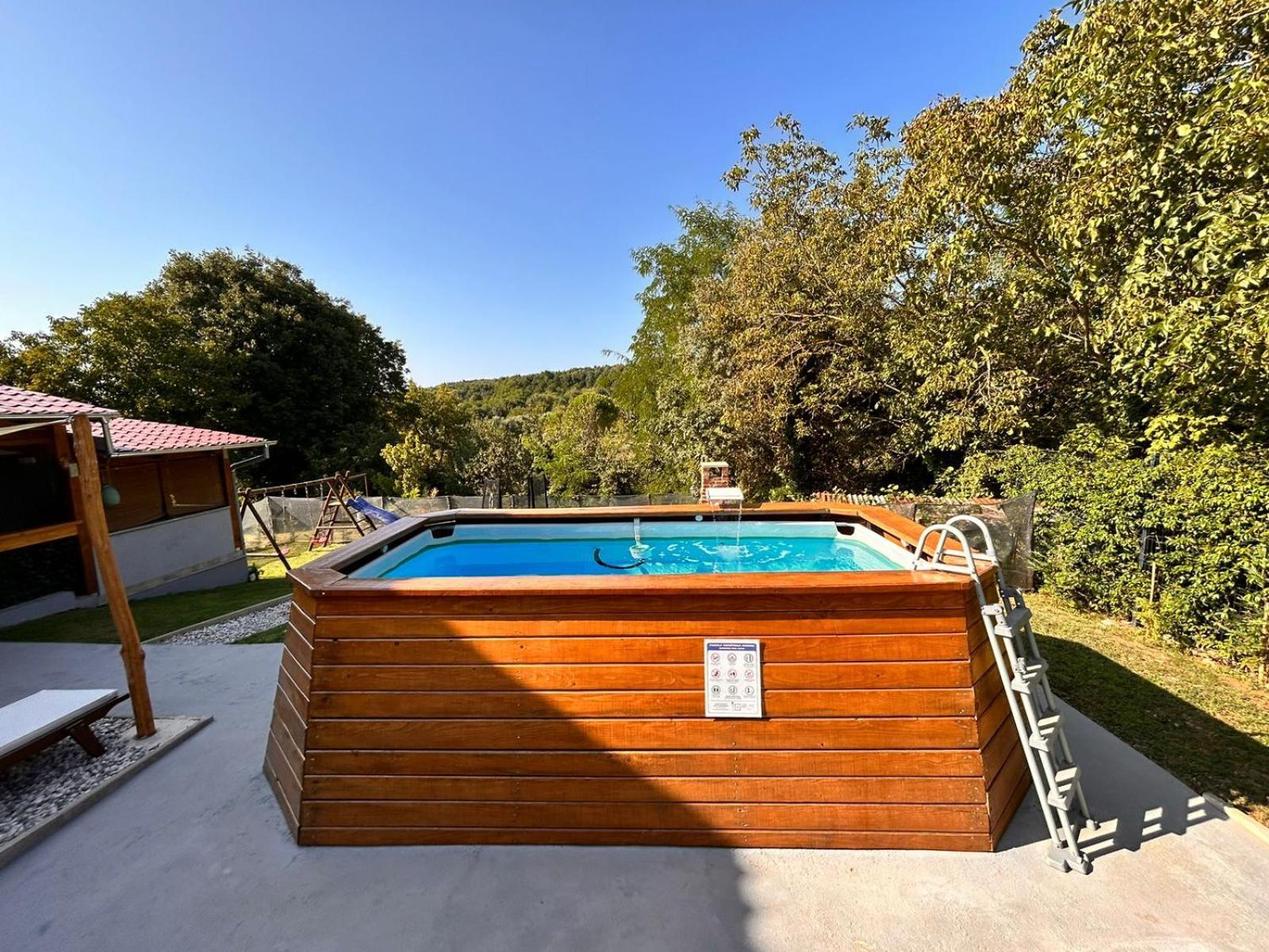 Apartman Goga With Pool And Jacuzzi لابين المظهر الخارجي الصورة
